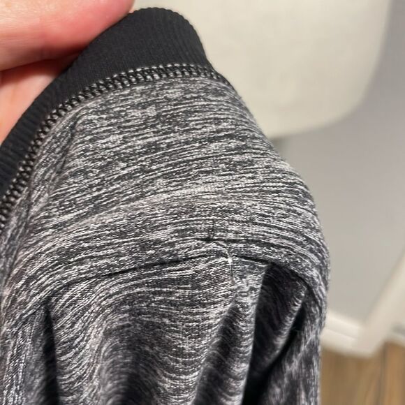 Lululemon Run Your Heart Out Heathered Gray Black Quarter Zip Pullover Size 6 - Picture 10 of 12
